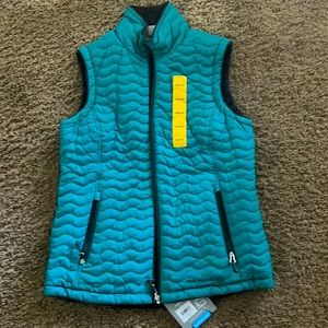 Free country reversible vest! Size Medium. New with tags